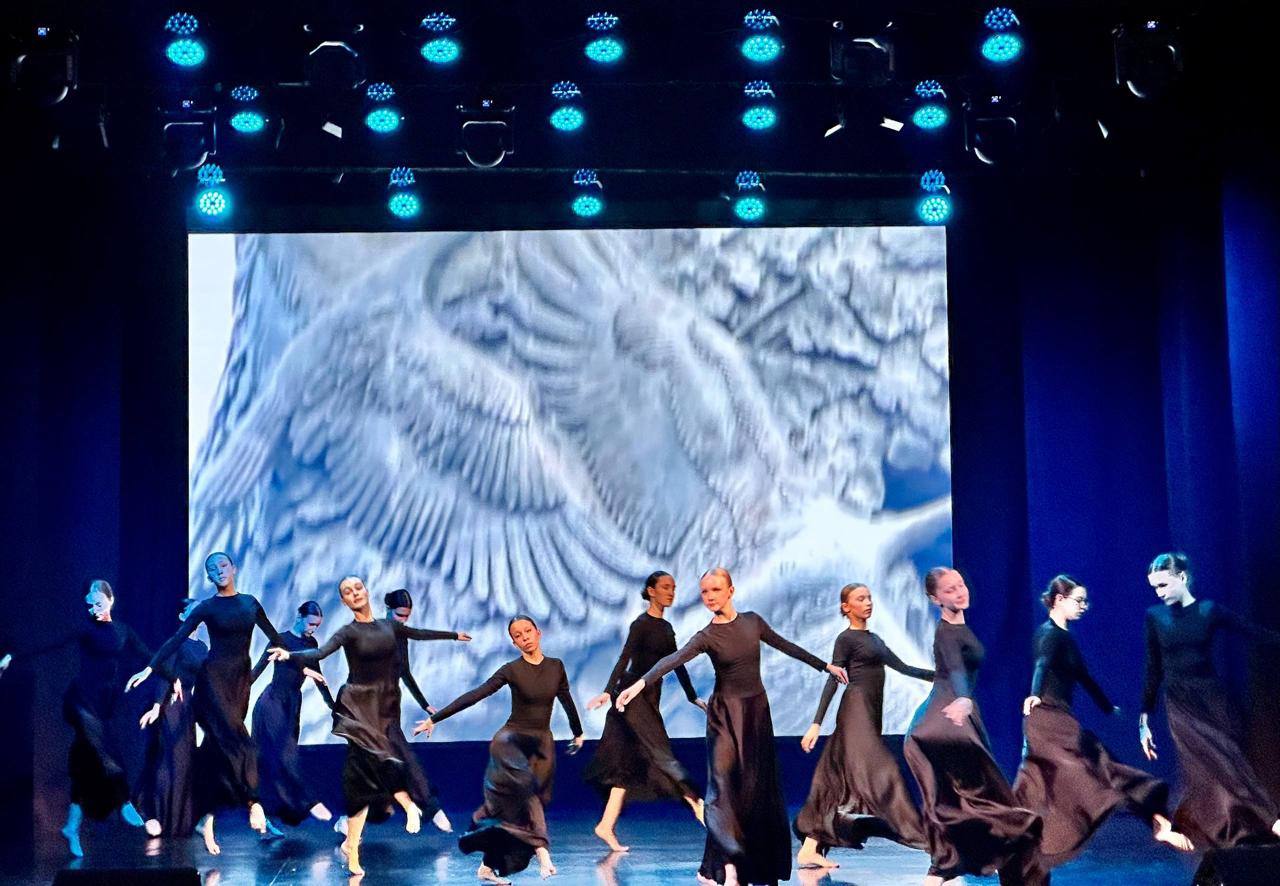 В преддверии Дня Героев Отечества Детская хореографическая школа города Брянска вместе с Комитетом семей воинов Отечества провела трогательный концерт «Про-детство! Про-Победу!» В преддверии Дня Героев Отечества Детская хореографическая школа города Брянска вместе с Комитетом семей воинов Отечества провела трогательный концерт «Про-детство! Про-Победу!»