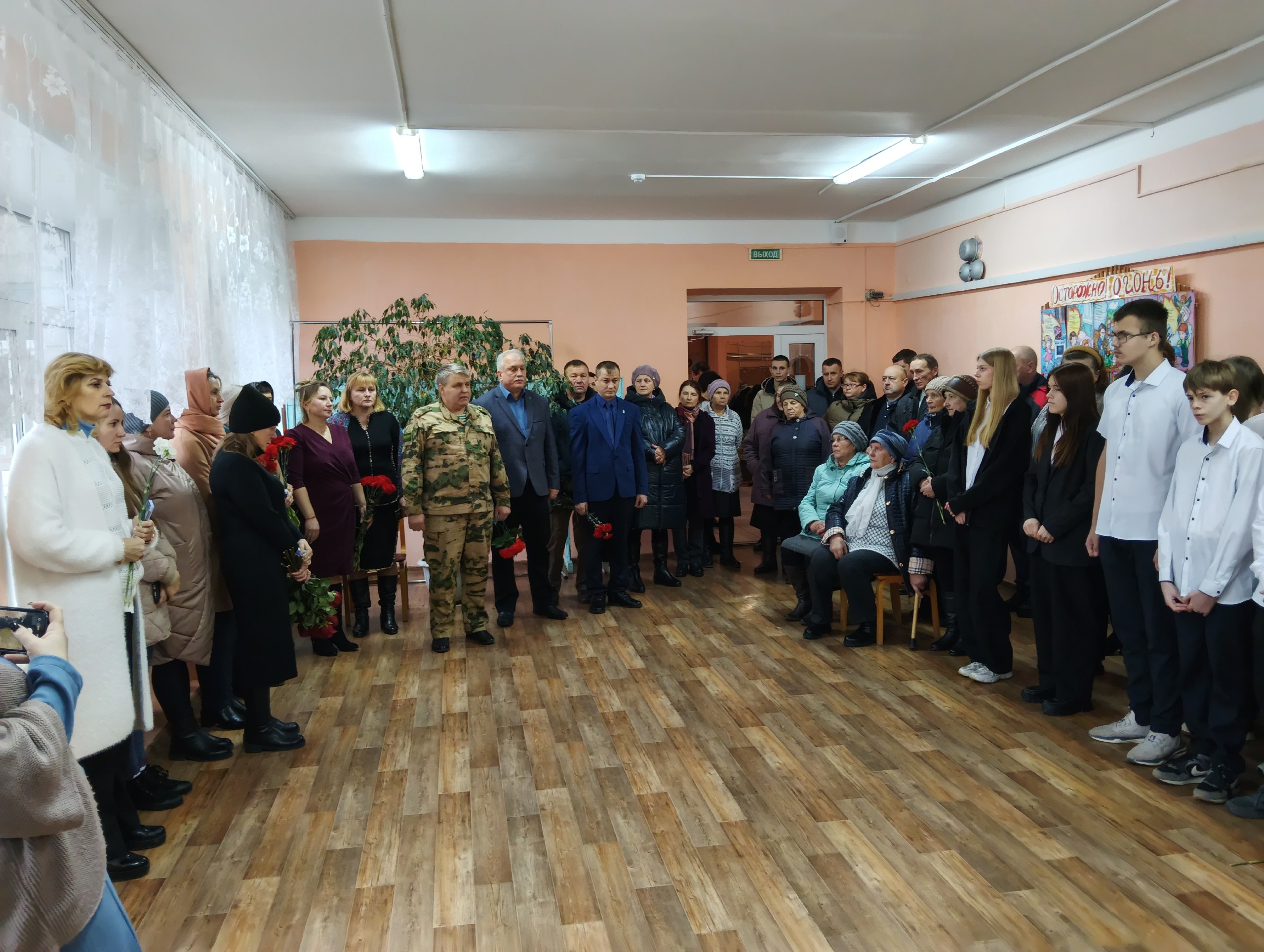 9 декабря в День Героев Отечества в Борщовской школе Погарского района прошло торжественное открытие мемориальных досок, погибшим при исполнении воинского долга в ходе специальной военной операции на территории Украины...