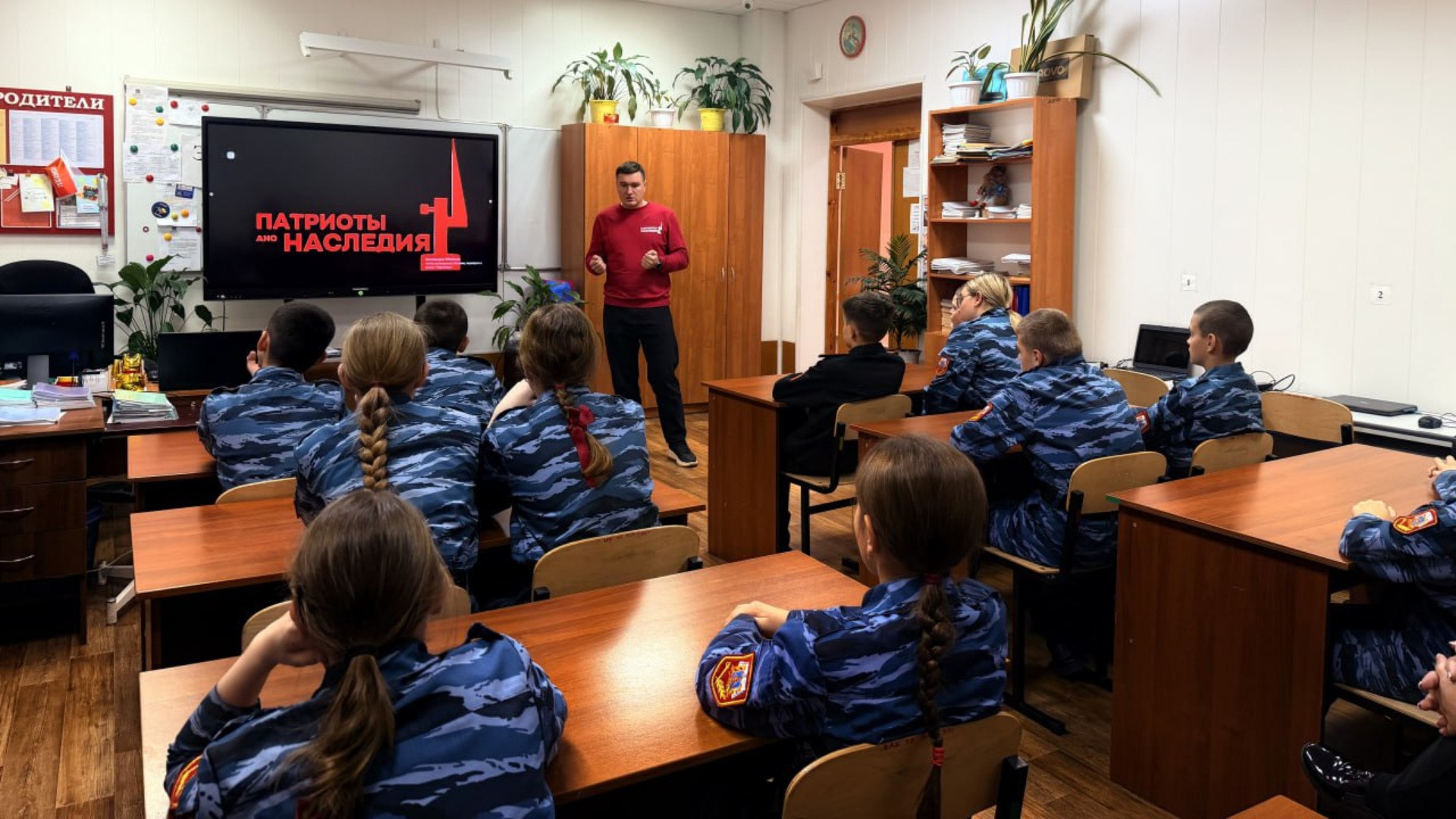 Брянские кадеты СКР провели урок мужества в День памяти жертв геноцида