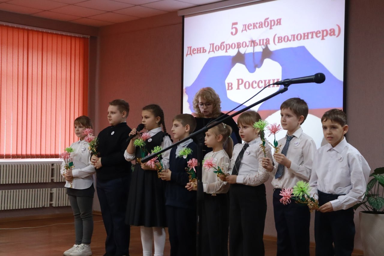 5 декабря, в Навлинской центральной библиотеке собрались неравнодушные люди, чтобы отметить Международный день добровольцев