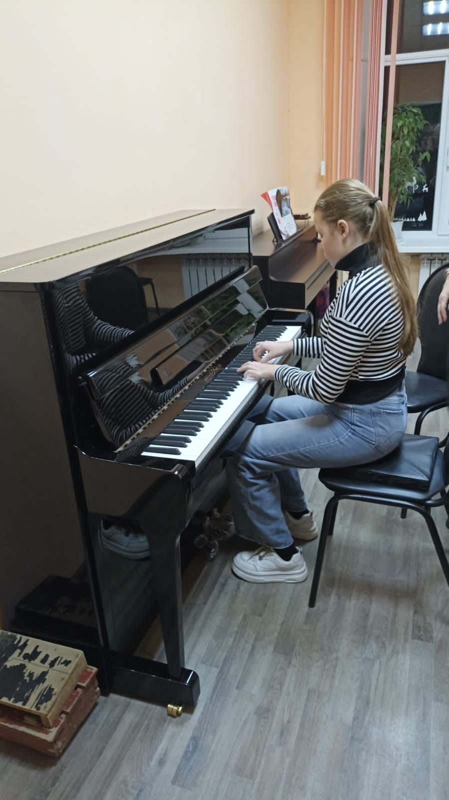 10 декабря 2025г. стал знаменательным днем для МБУДО «ДШИ им. Е.М.Беляева» поскольку ее инструментальная база пополнилась тремя новыми современными пианино «Михаил Глинка» 10 декабря 2025г. стал знаменательным днем для МБУДО «ДШИ им. Е.М.Беляева» поскольку ее инструментальная база пополнилась тремя новыми современными пианино «Михаил Глинка»