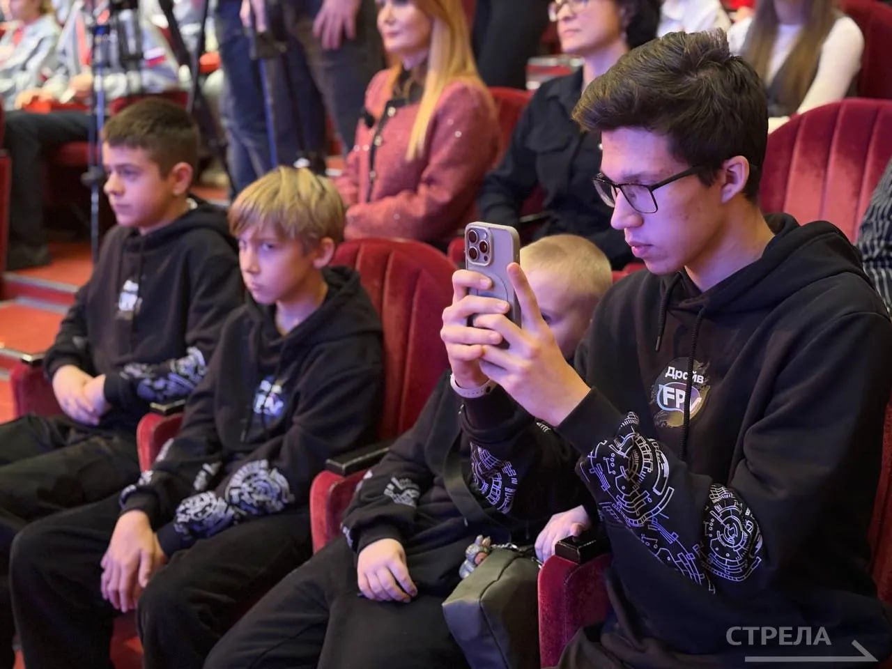 Сегодня в Брянском Губернаторском Дворце детского и юношеского творчества имени Ю. А. Гагарина проходит региональный форум «Движения Первых» «Навстречу мечте» Сегодня в Брянском Губернаторском Дворце детского и юношеского творчества имени Ю. А. Гагарина проходит региональный форум «Движения Первых» «Навстречу мечте»