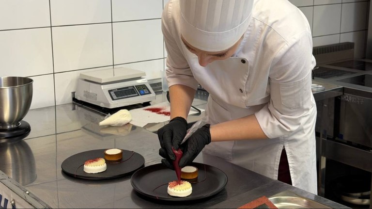 Брянские студенты приняли участие в международном конкурсе «Битва молодых поваров»