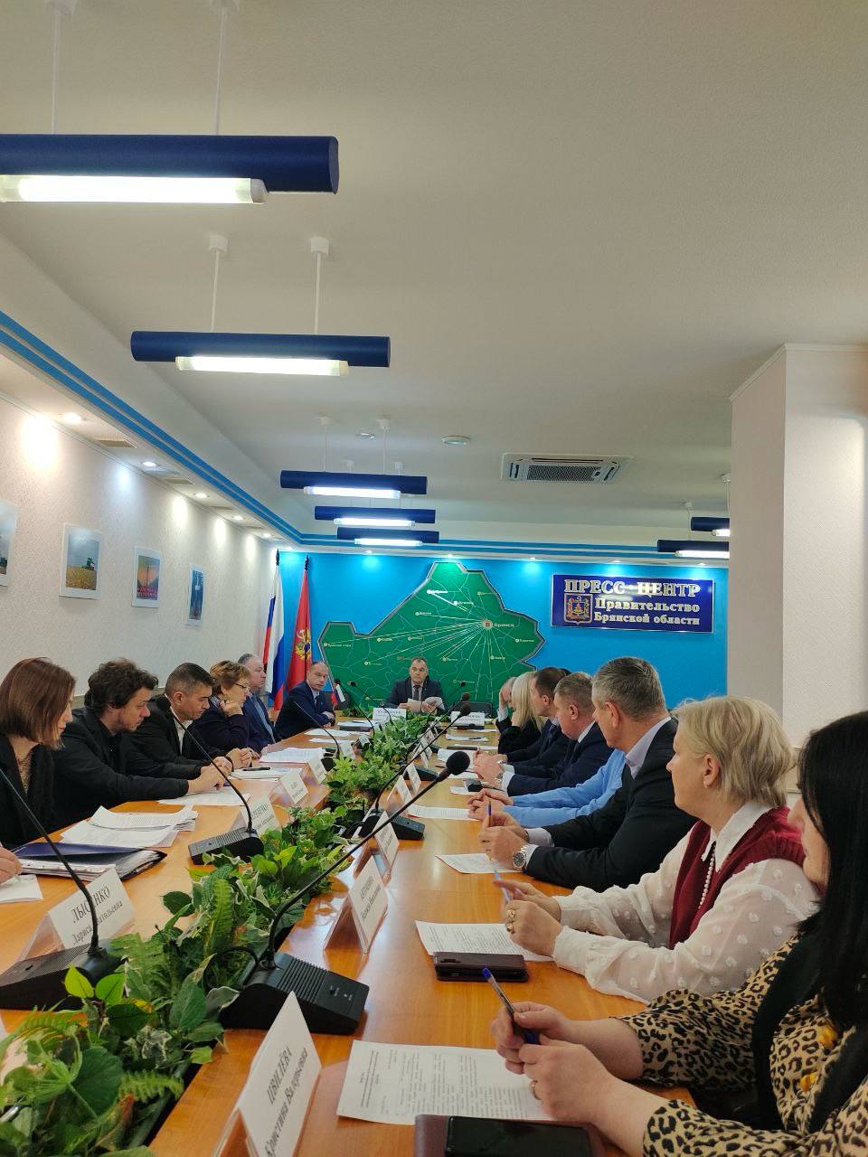 10 декабря 2025 г. в пресс-центре Правительства Брянской области состоялось очередное заседание межведомственной рабочей группы с участием заместителя Губернатора Брянской области Ю.М. Никифорова 10 декабря 2025 г. в пресс-центре Правительства Брянской области состоялось очередное заседание межведомственной рабочей группы с участием заместителя Губернатора Брянской области Ю.М. Никифорова
