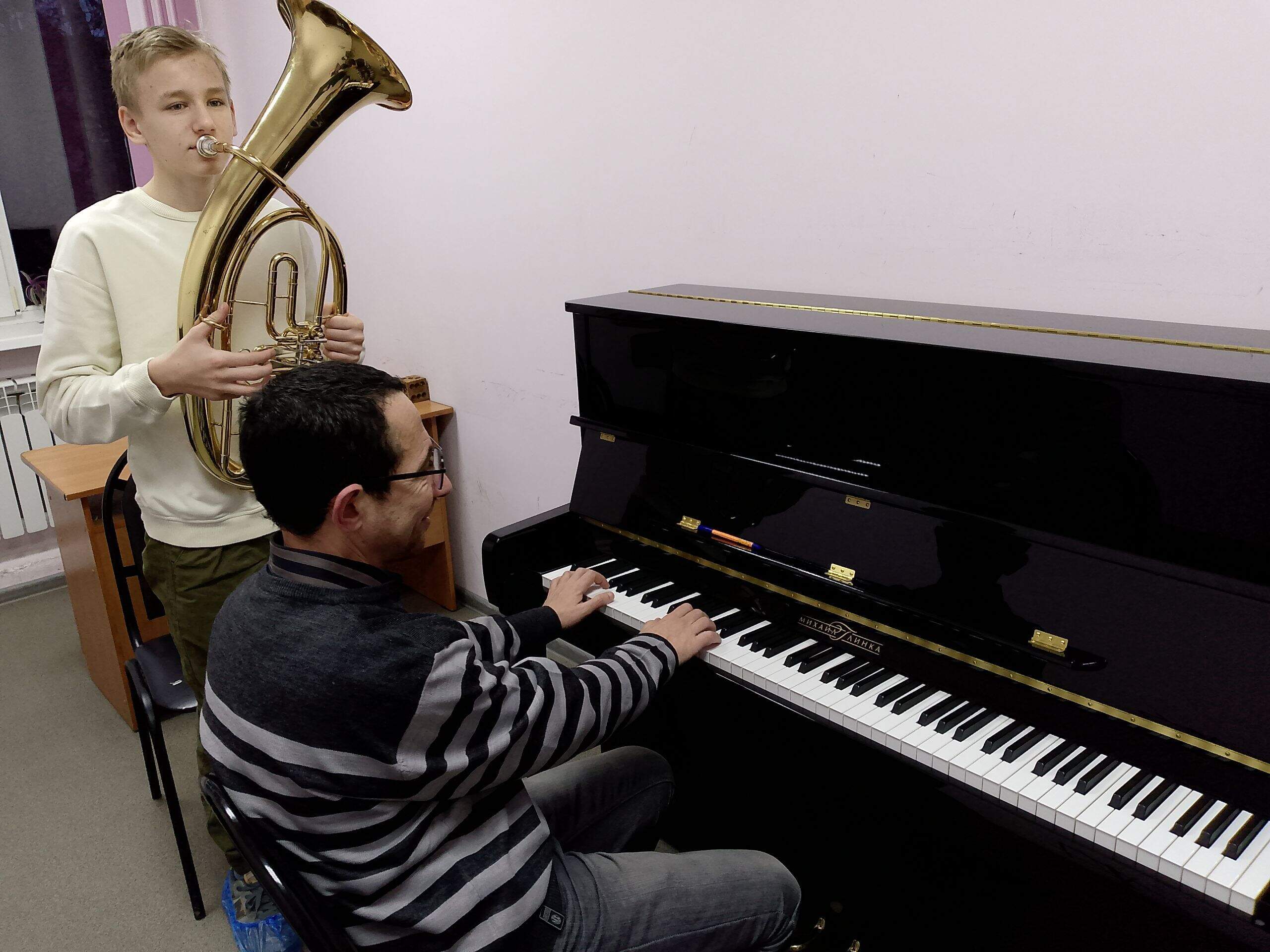 10 декабря 2025г. стал знаменательным днем для МБУДО «ДШИ им. Е.М.Беляева» поскольку ее инструментальная база пополнилась тремя новыми современными пианино «Михаил Глинка» 10 декабря 2025г. стал знаменательным днем для МБУДО «ДШИ им. Е.М.Беляева» поскольку ее инструментальная база пополнилась тремя новыми современными пианино «Михаил Глинка»