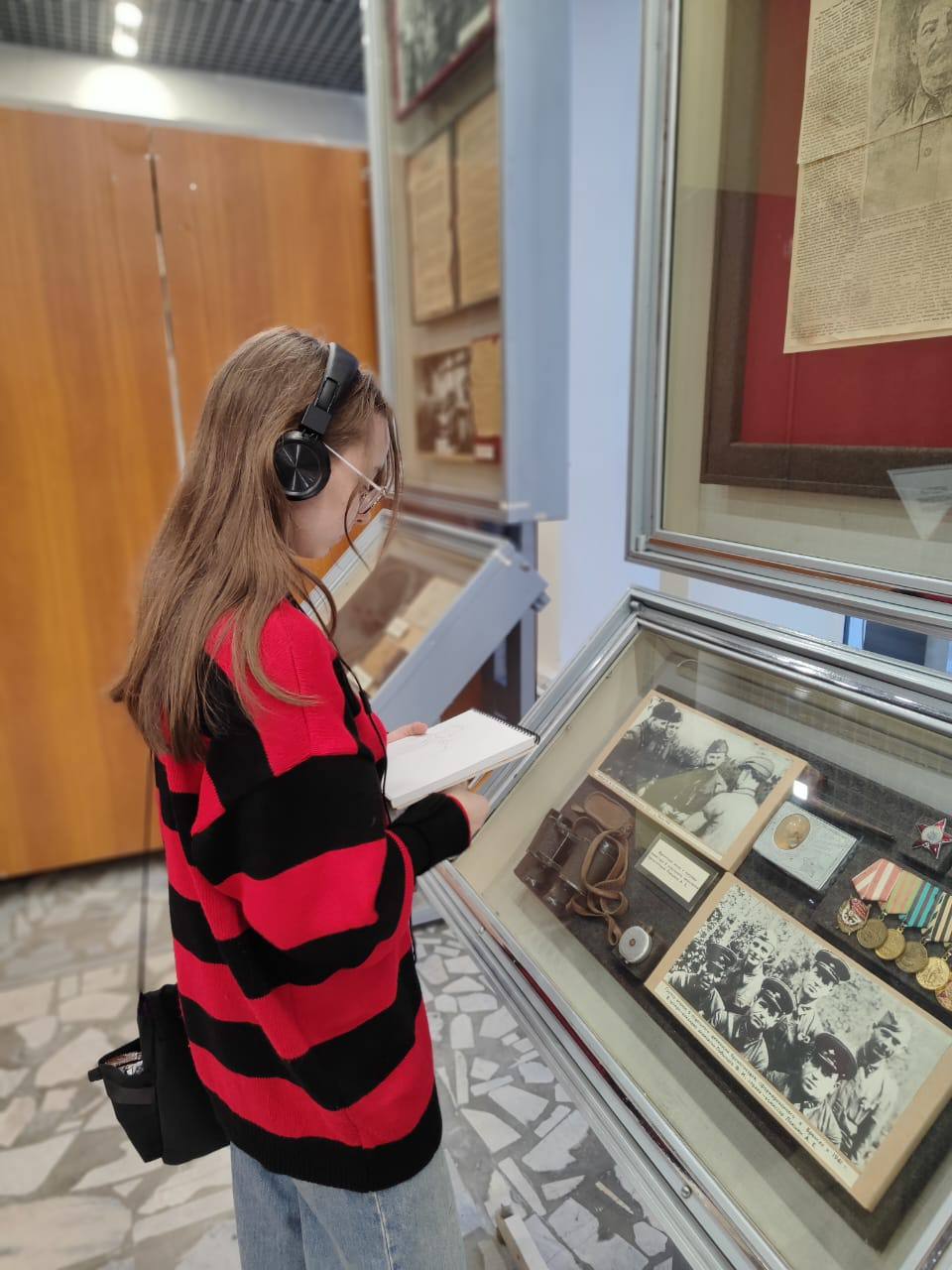 Учащиеся Муниципального бюджетного учреждения дополнительного образования «Брянская детская художественная школа» посетили Брянский областной краеведческий музей, где прошёл первый урок из нового проекта " Лики истории"... Учащиеся Муниципального бюджетного учреждения дополнительного образования «Брянская детская художественная школа» посетили Брянский областной краеведческий музей, где прошёл первый урок из нового проекта " Лики истории"...