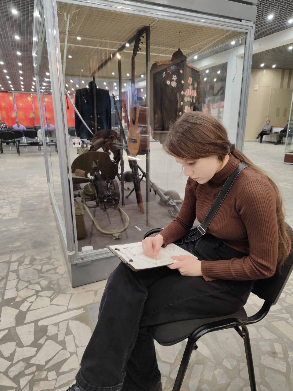 Учащиеся Муниципального бюджетного учреждения дополнительного образования «Брянская детская художественная школа» посетили Брянский областной краеведческий музей, где прошёл первый урок из нового проекта " Лики истории"... Учащиеся Муниципального бюджетного учреждения дополнительного образования «Брянская детская художественная школа» посетили Брянский областной краеведческий музей, где прошёл первый урок из нового проекта " Лики истории"...