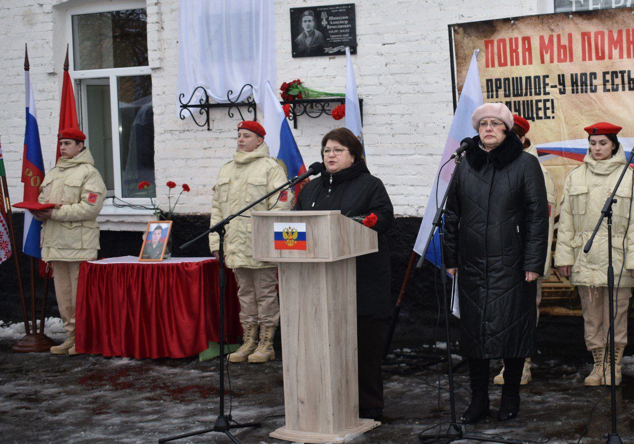 На здании Рожновской основной школы открыли памятную мемориальную доску Виктору Викторовичу Хрычеву На здании Рожновской основной школы открыли памятную мемориальную доску Виктору Викторовичу Хрычеву