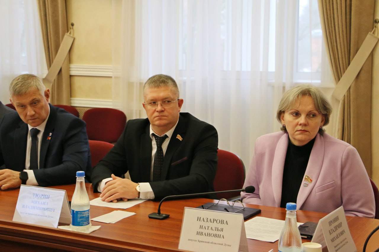 Комитет областной Думы по ЖКХ, дорожному строительству, транспорту и ТЭК на своем заседании обсудил реализацию проекта «Развитие транспортной инфраструктуры на сельских территориях», в которой значатся две дороги общей... Комитет областной Думы по ЖКХ, дорожному строительству, транспорту и ТЭК на своем заседании обсудил реализацию проекта «Развитие транспортной инфраструктуры на сельских территориях», в которой значатся две дороги общей...