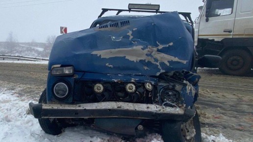 В Севском районе легковушка вылетела на встречку и столкнулась с фурой