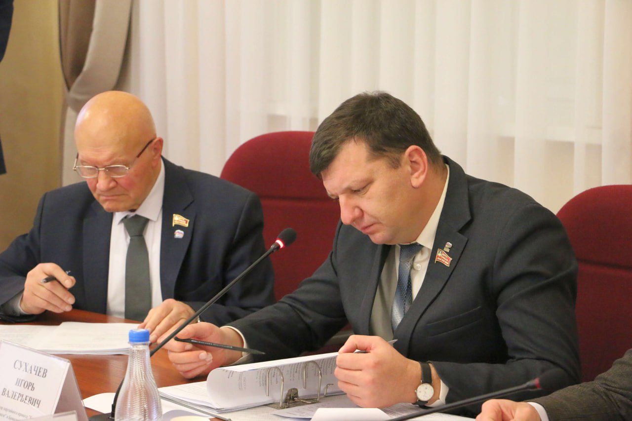 Комитет областной Думы по ЖКХ, дорожному строительству, транспорту и ТЭК на своем заседании обсудил реализацию проекта «Развитие транспортной инфраструктуры на сельских территориях», в которой значатся две дороги общей... Комитет областной Думы по ЖКХ, дорожному строительству, транспорту и ТЭК на своем заседании обсудил реализацию проекта «Развитие транспортной инфраструктуры на сельских территориях», в которой значатся две дороги общей...