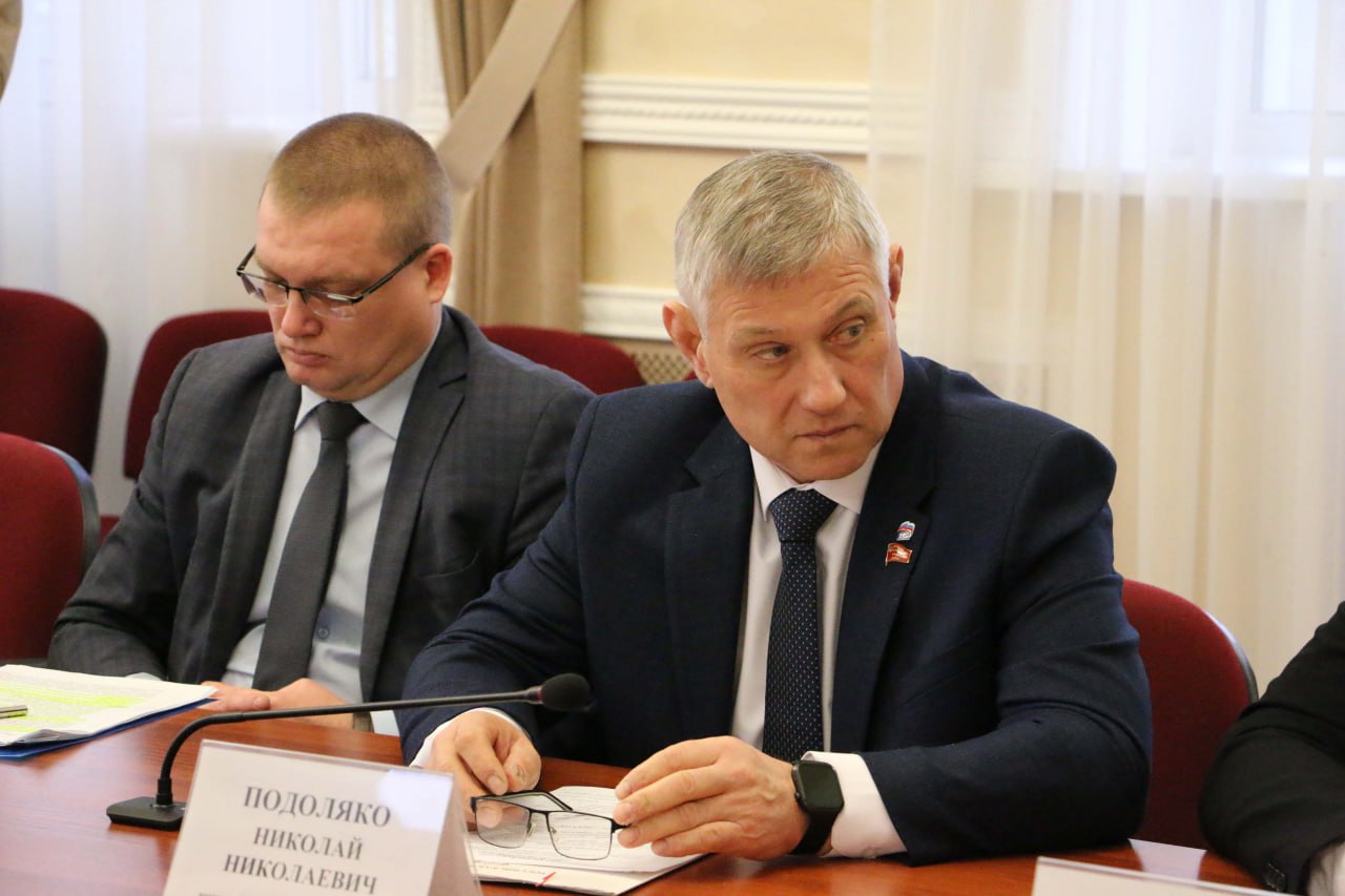 Комитет областной Думы по ЖКХ, дорожному строительству, транспорту и ТЭК на своем заседании обсудил реализацию проекта «Развитие транспортной инфраструктуры на сельских территориях», в которой значатся две дороги общей... Комитет областной Думы по ЖКХ, дорожному строительству, транспорту и ТЭК на своем заседании обсудил реализацию проекта «Развитие транспортной инфраструктуры на сельских территориях», в которой значатся две дороги общей...