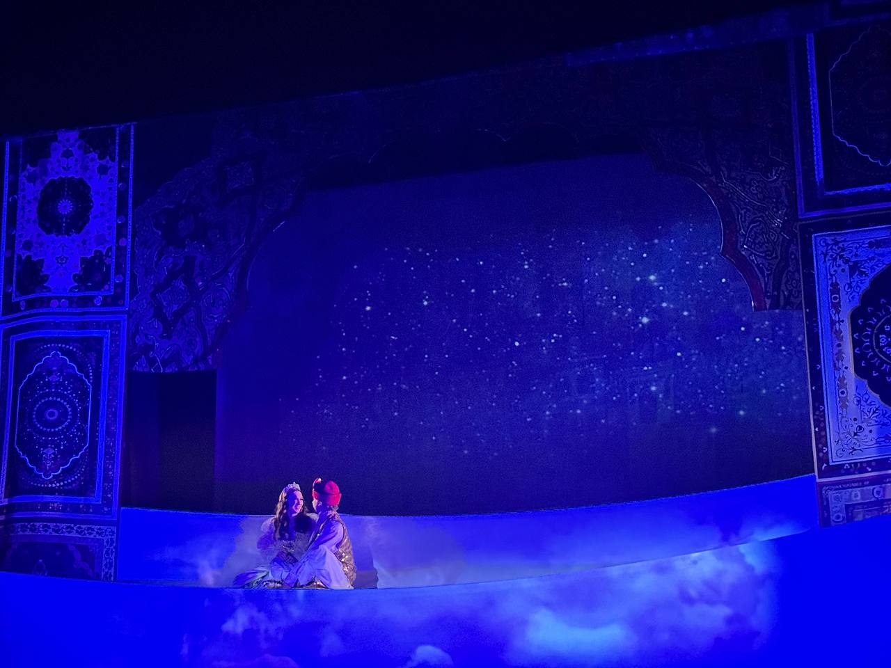 В Брянском театре юного зрителя состоялась сдача нового яркого спектакля - музыкальной сказки «Волшебная лампа Аладдина» (6+) В Брянском театре юного зрителя состоялась сдача нового яркого спектакля - музыкальной сказки «Волшебная лампа Аладдина» (6+)