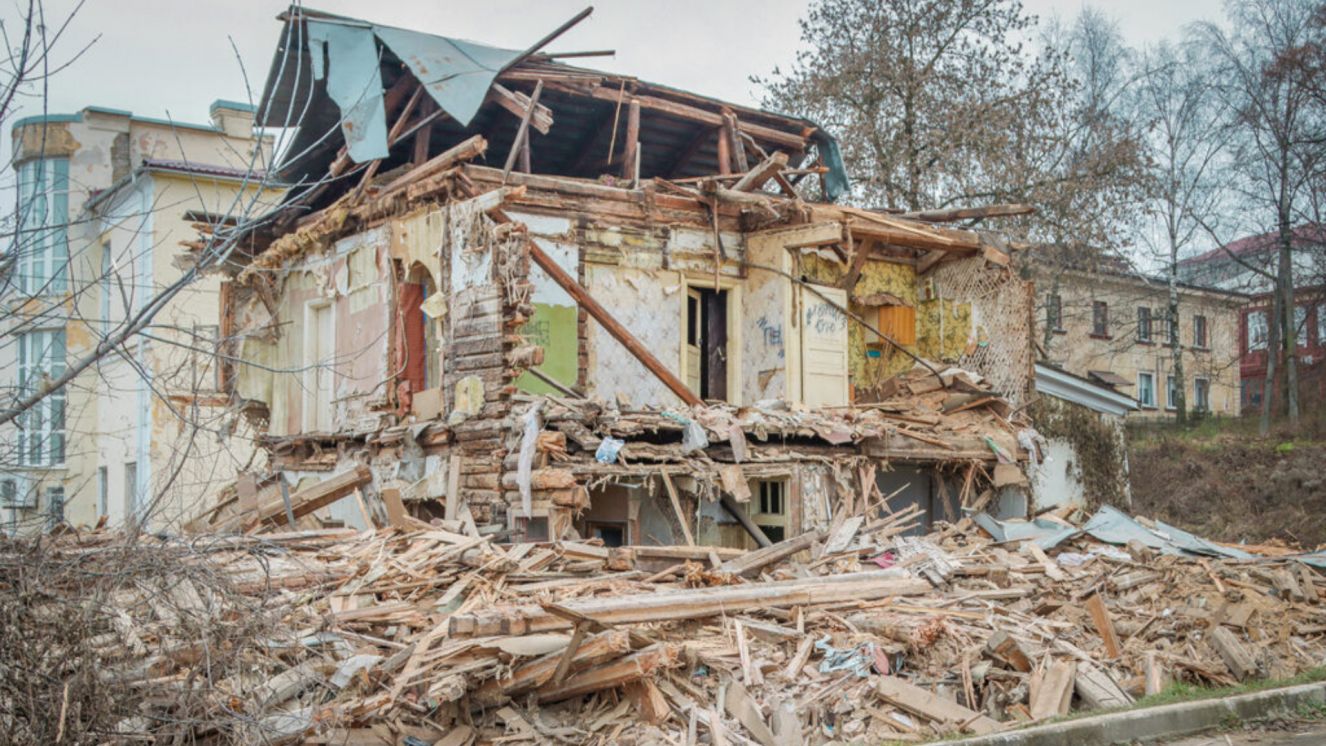 На Брянщине до 2030 года планируют расселить из аварийных домов 636 человек