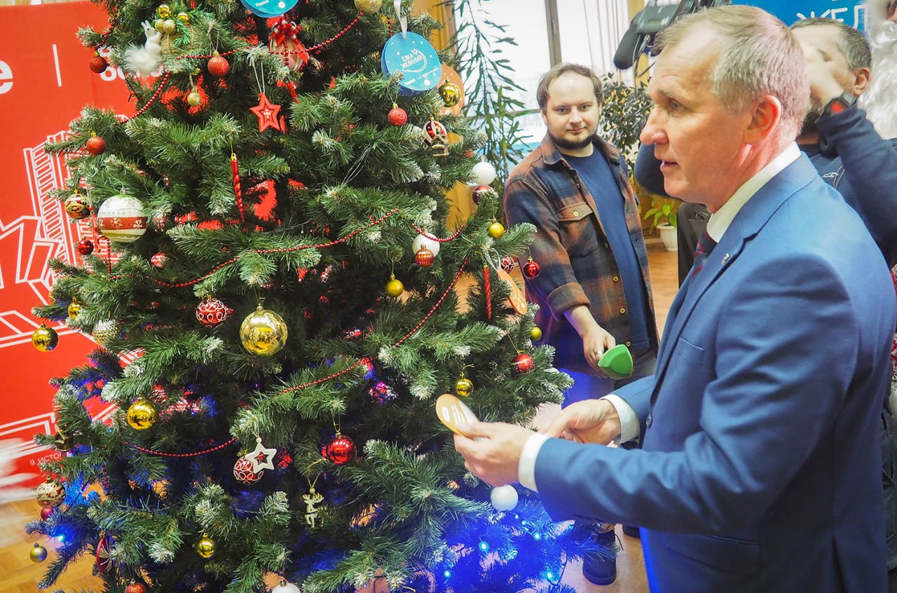 Александр Макаров принял участие в акции «Ёлка желаний»