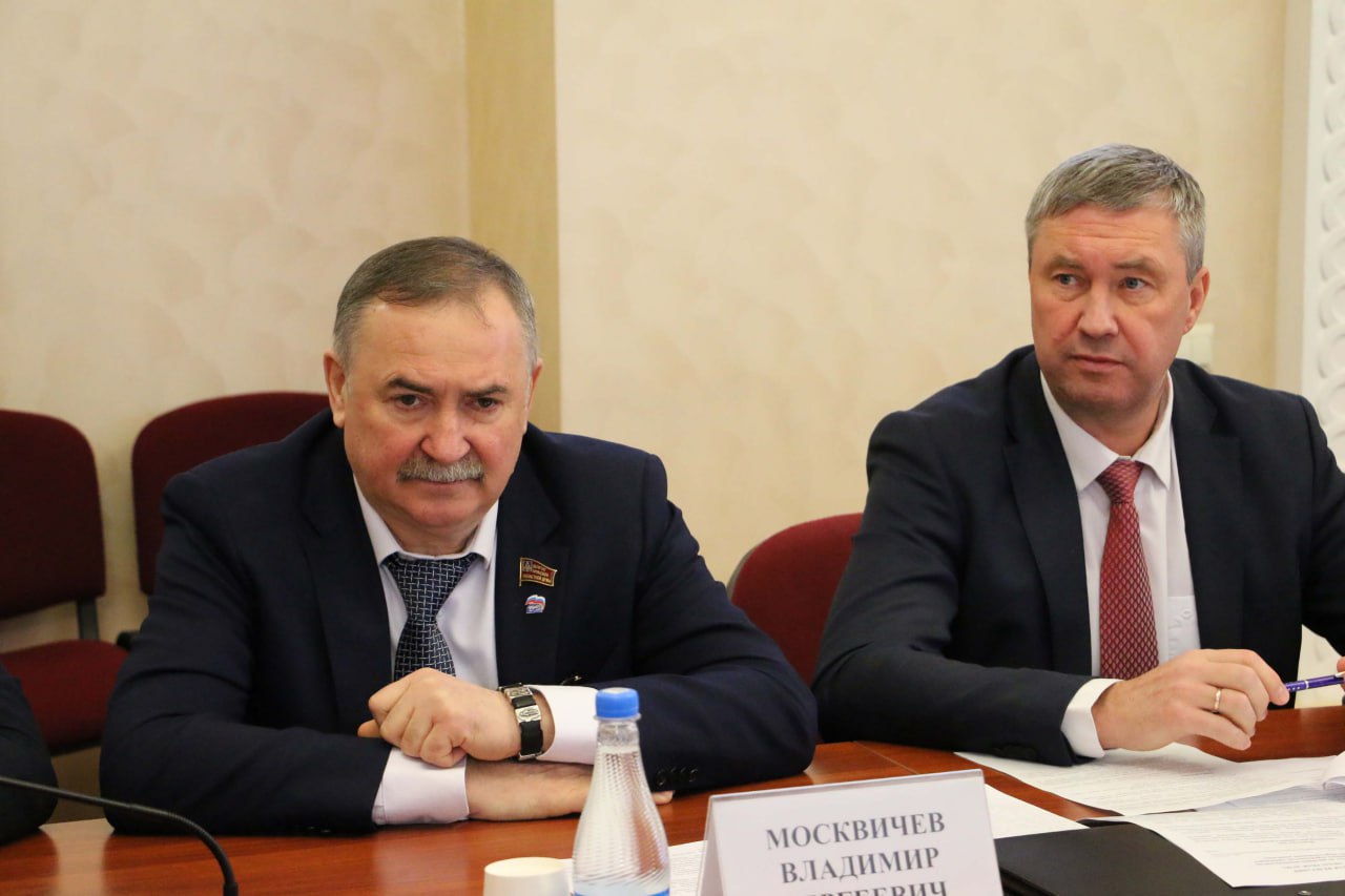 Комитет областной Думы по ЖКХ, дорожному строительству, транспорту и ТЭК на своем заседании обсудил реализацию проекта «Развитие транспортной инфраструктуры на сельских территориях», в которой значатся две дороги общей... Комитет областной Думы по ЖКХ, дорожному строительству, транспорту и ТЭК на своем заседании обсудил реализацию проекта «Развитие транспортной инфраструктуры на сельских территориях», в которой значатся две дороги общей...