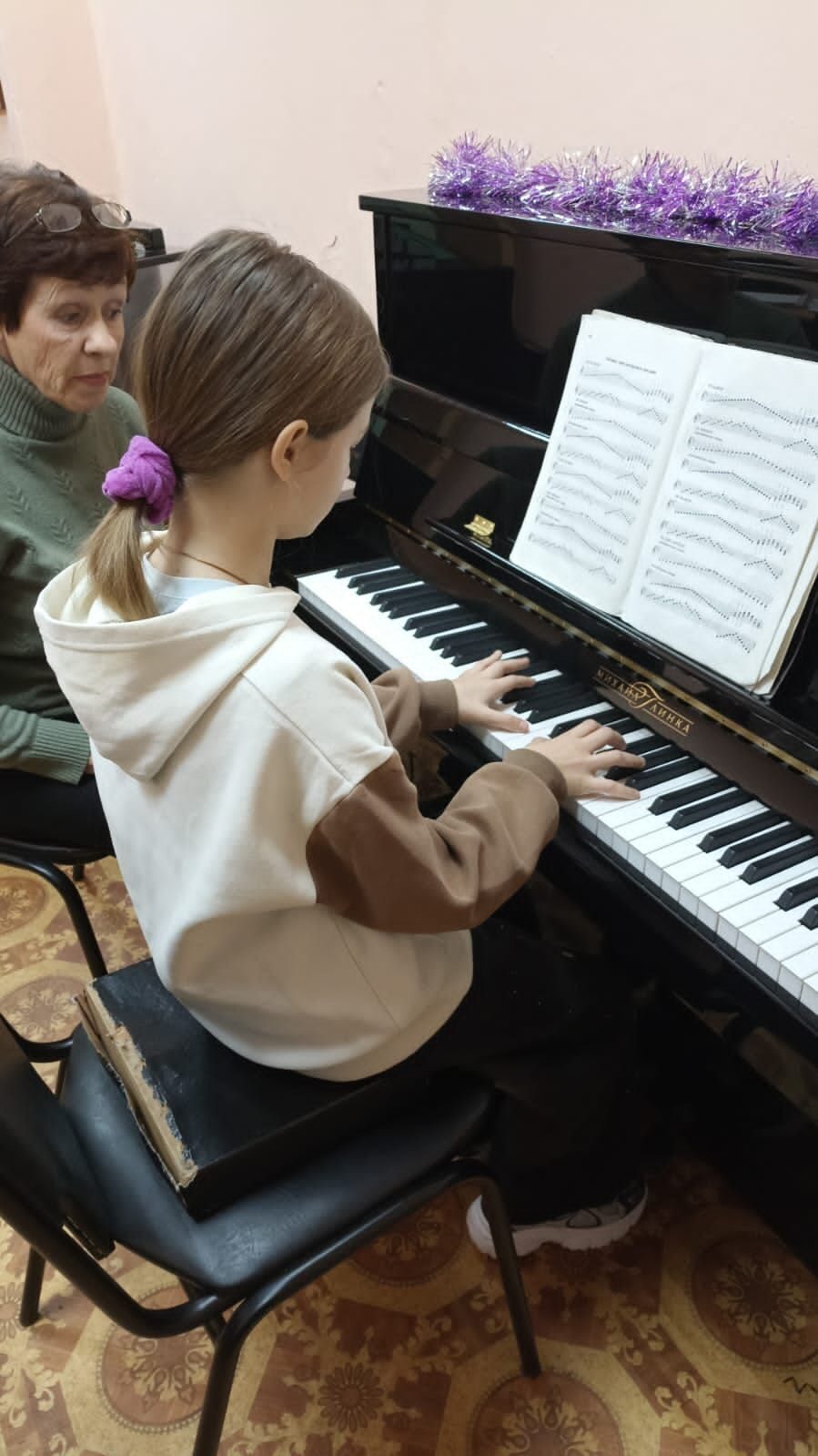 10 декабря 2025г. стал знаменательным днем для МБУДО «ДШИ им. Е.М.Беляева» поскольку ее инструментальная база пополнилась тремя новыми современными пианино «Михаил Глинка» 10 декабря 2025г. стал знаменательным днем для МБУДО «ДШИ им. Е.М.Беляева» поскольку ее инструментальная база пополнилась тремя новыми современными пианино «Михаил Глинка»