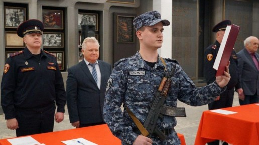 В Брянске присягу приняли 30 новых сотрудников Росгвардии