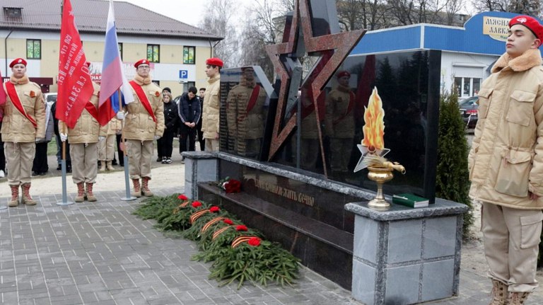 В Навле открыли памятный знак «Памяти Героев – защитников Отечества»