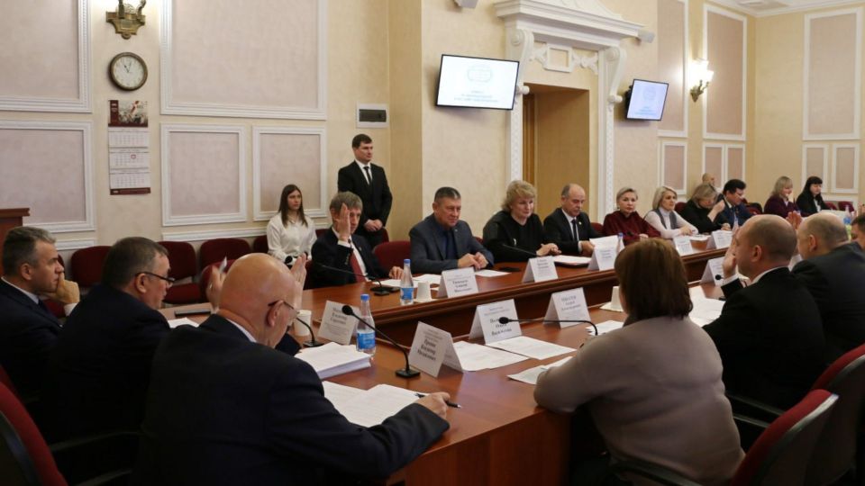 Брянские депутаты согласовали закон об отдельных мерах по защите прав детей