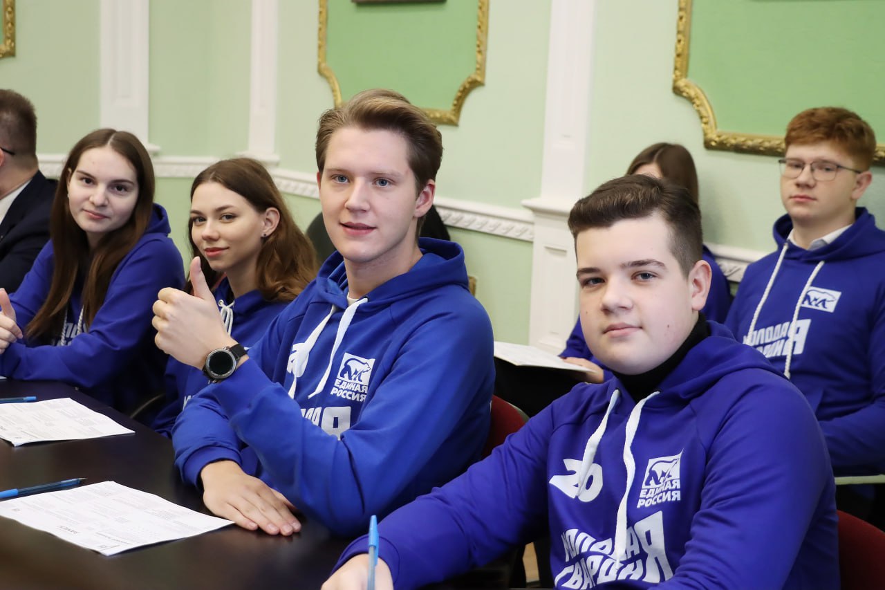 12 декабря в России отмечают День главного закона страны — Конституции Российской Федерации 12 декабря в России отмечают День главного закона страны — Конституции Российской Федерации