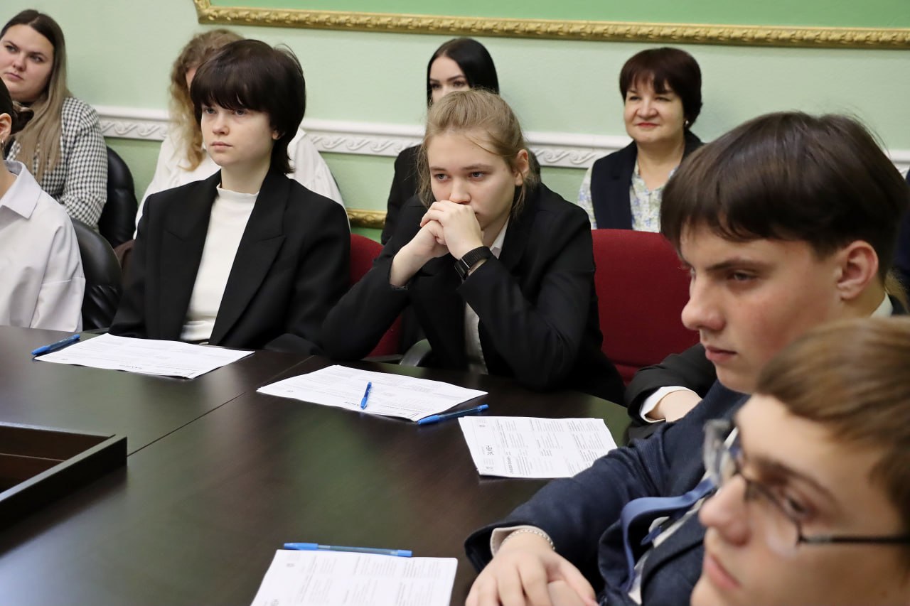 12 декабря в России отмечают День главного закона страны — Конституции Российской Федерации 12 декабря в России отмечают День главного закона страны — Конституции Российской Федерации