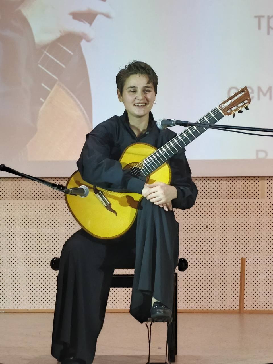 В Детской школе искусств №3 им.Г.В.Свиридова состоялся концерт выдающейся гитаристки ИРИНЫ АЛЕКСАНДРОВОЙ В Детской школе искусств №3 им.Г.В.Свиридова состоялся концерт выдающейся гитаристки ИРИНЫ АЛЕКСАНДРОВОЙ