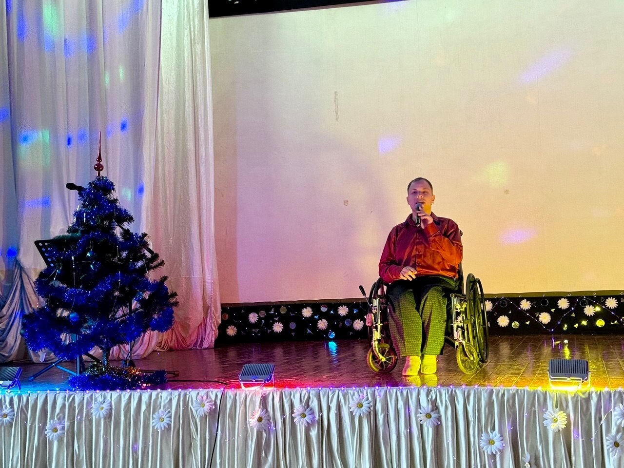 "Мне через сердце виден мир" — под таким названием в Дарковичском доме-интернате для престарелых и инвалидов прошёл концерт, посвящённый Дню инвалидов "Мне через сердце виден мир" — под таким названием в Дарковичском доме-интернате для престарелых и инвалидов прошёл концерт, посвящённый Дню инвалидов