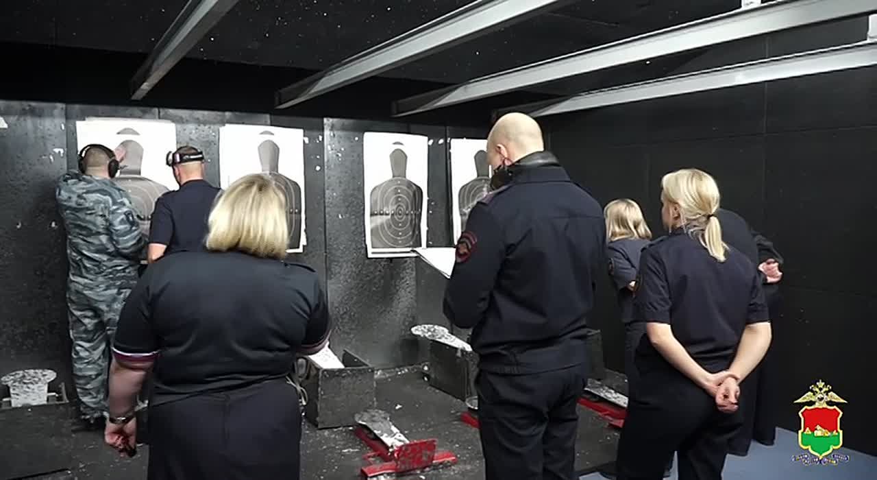В тире брянской полиции лучшими стрелками стали три полковника