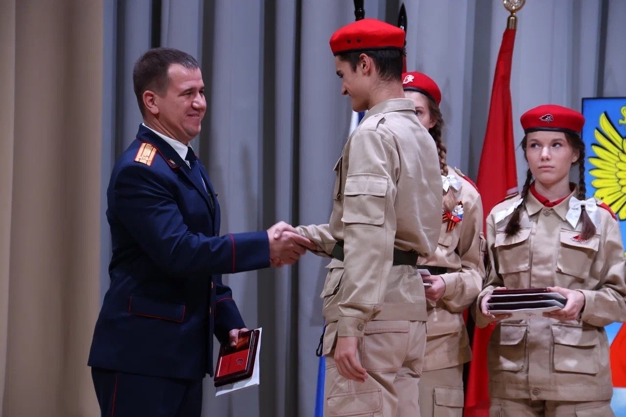 В Брянске руководитель межрайонного следственного отдела принял участие в мероприятии с юнармейцами