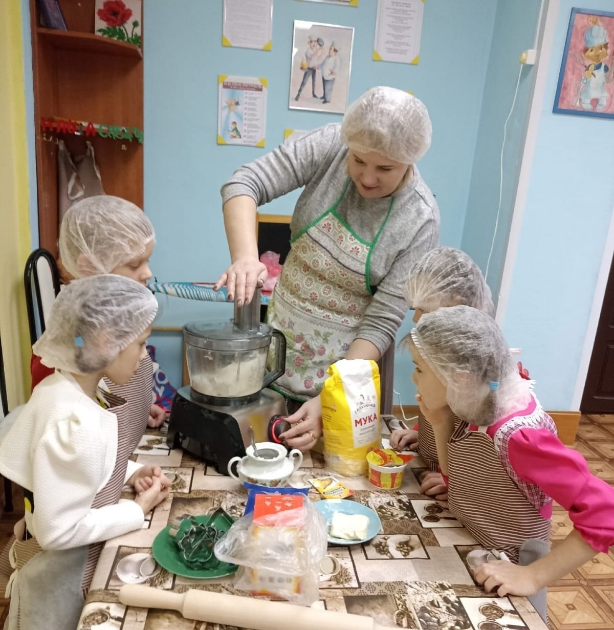 Наша идея - приготовить песочное печенье с говорящим названием "Дарим тепло наших рук" Наша идея - приготовить песочное печенье с говорящим названием "Дарим тепло наших рук"