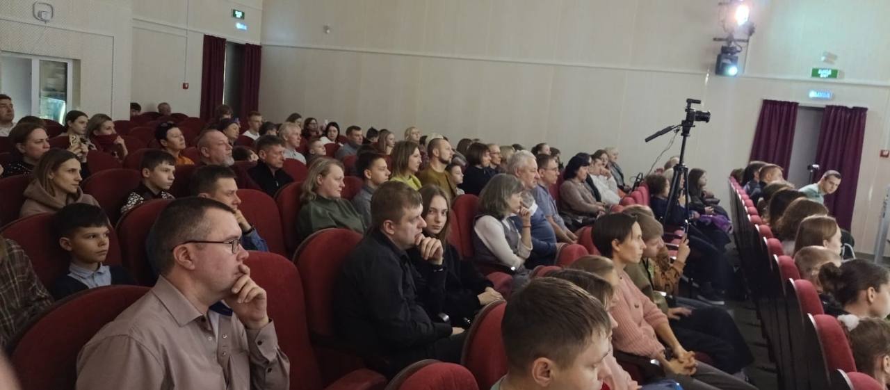 В Детской школе искусств №3 им.Г.В.Свиридова состоялся концерт выдающейся гитаристки ИРИНЫ АЛЕКСАНДРОВОЙ В Детской школе искусств №3 им.Г.В.Свиридова состоялся концерт выдающейся гитаристки ИРИНЫ АЛЕКСАНДРОВОЙ