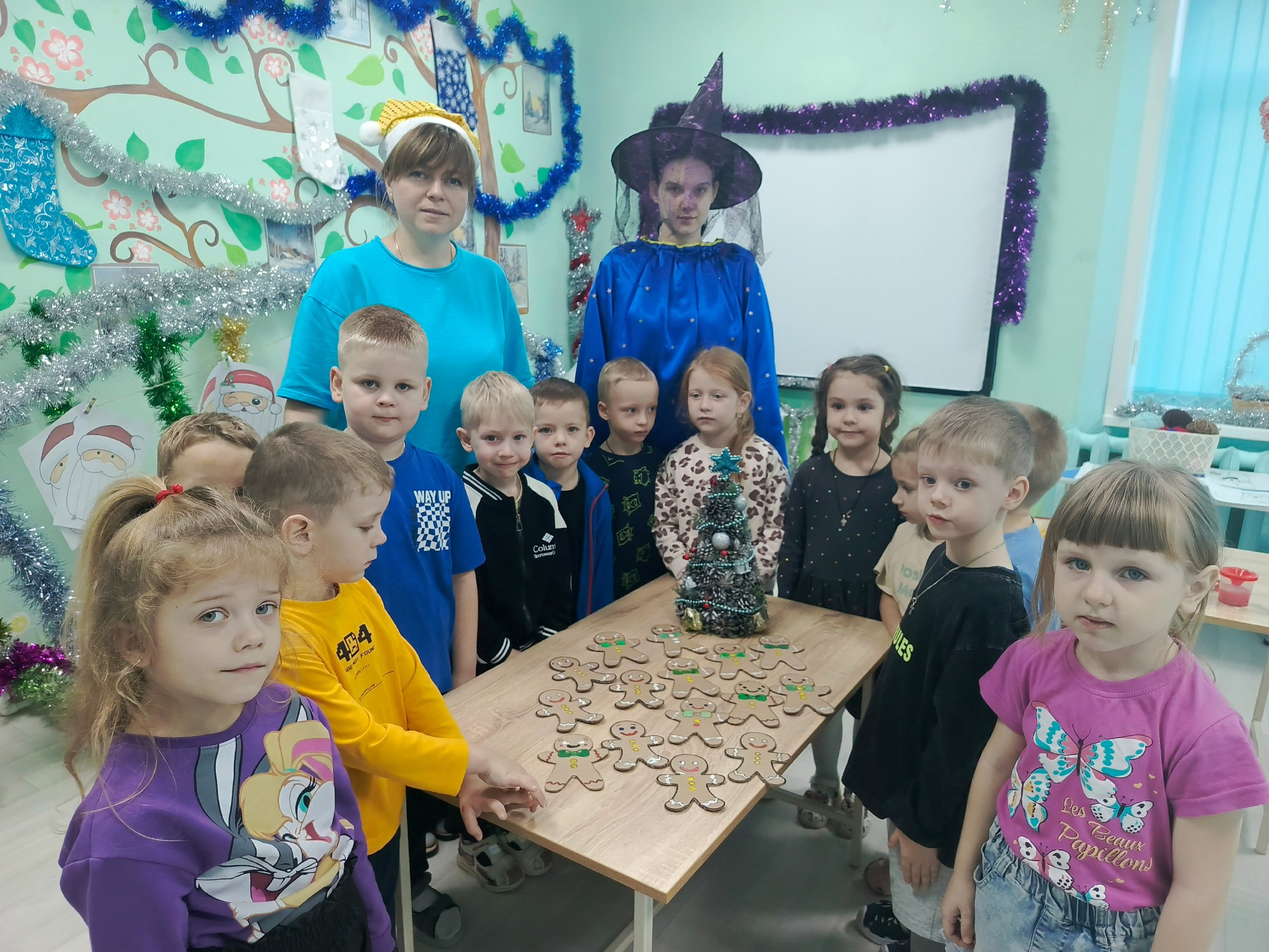 В детском саду МБОУ-ПРОГИМНАЗИЯ №1 открылась Мастерская Деда Мороза — это место, где дети могут почувствовать себя настоящими волшебниками, ведь они помогают Деду Морозу готовиться к Новому году и делают мир вокруг ярче и... В детском саду МБОУ-ПРОГИМНАЗИЯ №1 открылась Мастерская Деда Мороза — это место, где дети могут почувствовать себя настоящими волшебниками, ведь они помогают Деду Морозу готовиться к Новому году и делают мир вокруг ярче и...