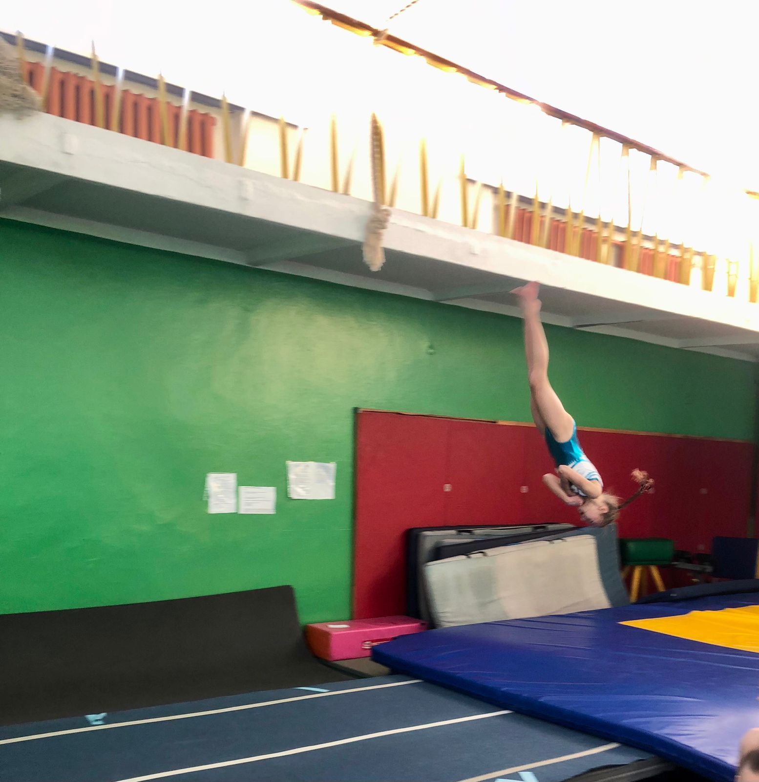 13 декабря 2025 года в спортивном зале СШ им. Героя России В.И. Шкурного прошло открытое первенство города по прыжкам на батуте в дисциплине (прыжки на акробатической дорожке) среди юношей и девушек 13 декабря 2025 года в спортивном зале СШ им. Героя России В.И. Шкурного прошло открытое первенство города по прыжкам на батуте в дисциплине (прыжки на акробатической дорожке) среди юношей и девушек