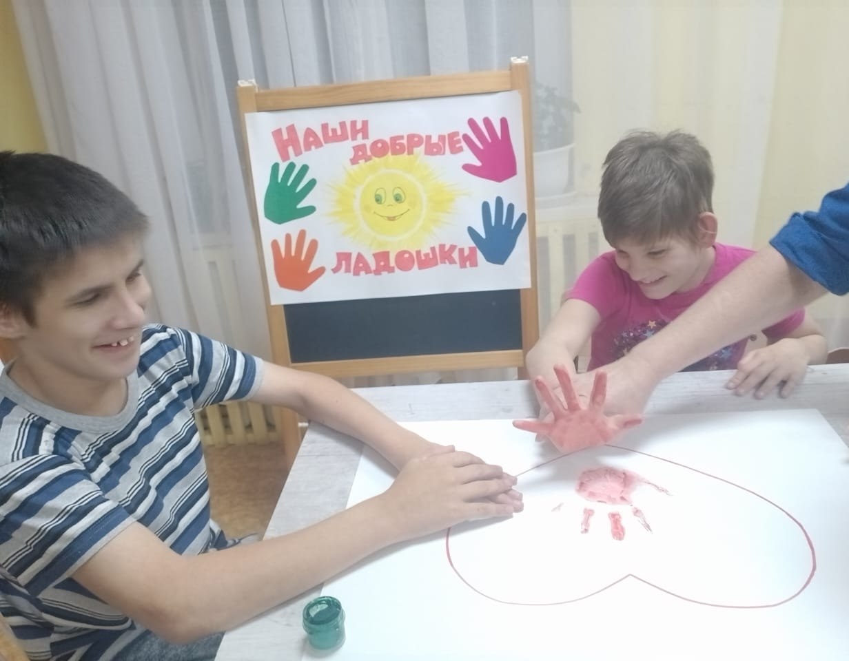 Я держу в ладошках солнце! Я держу в ладошках солнце!