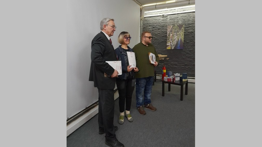 Известная брянская поэтесса, певица Карина Жакова недавно стала приглашенной участницей литературного салона «Архитекторы мысли» в рамках встречи активистов Русского литературного центра