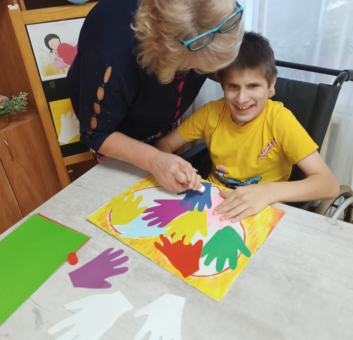 Я держу в ладошках солнце! Я держу в ладошках солнце!