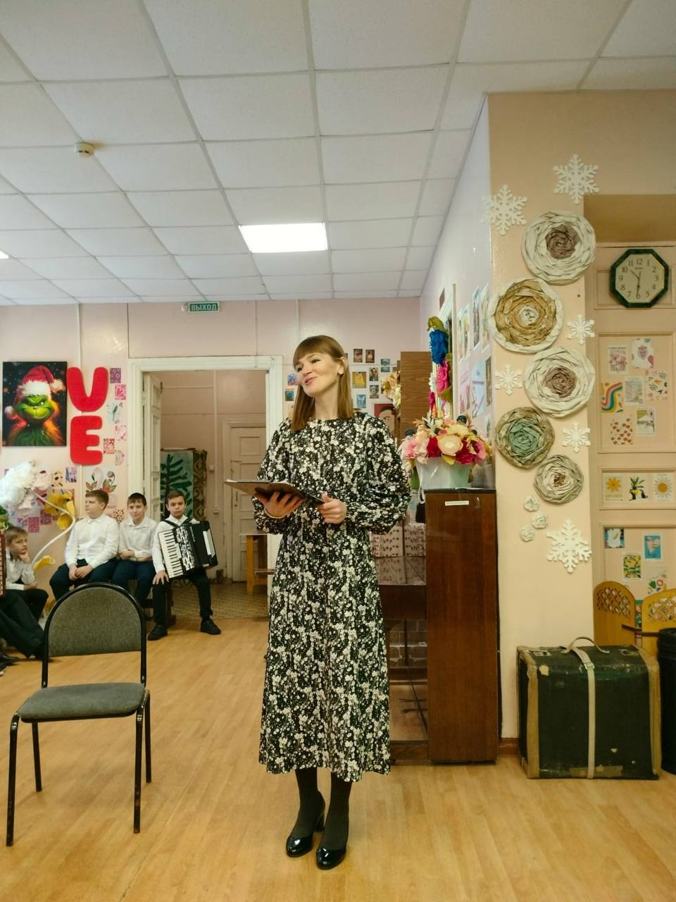 НОВОГОДНЕЕ НАСТРОЕНИЕ. В Комплексном центре социального обслуживания населения города Брянска царила особая атмосфера — сюда с творческим визитом пришли учащиеся Детской школы искусств №1 им.Т.П.Николаевой НОВОГОДНЕЕ НАСТРОЕНИЕ. В Комплексном центре социального обслуживания населения города Брянска царила особая атмосфера — сюда с творческим визитом пришли учащиеся Детской школы искусств №1 им.Т.П.Николаевой