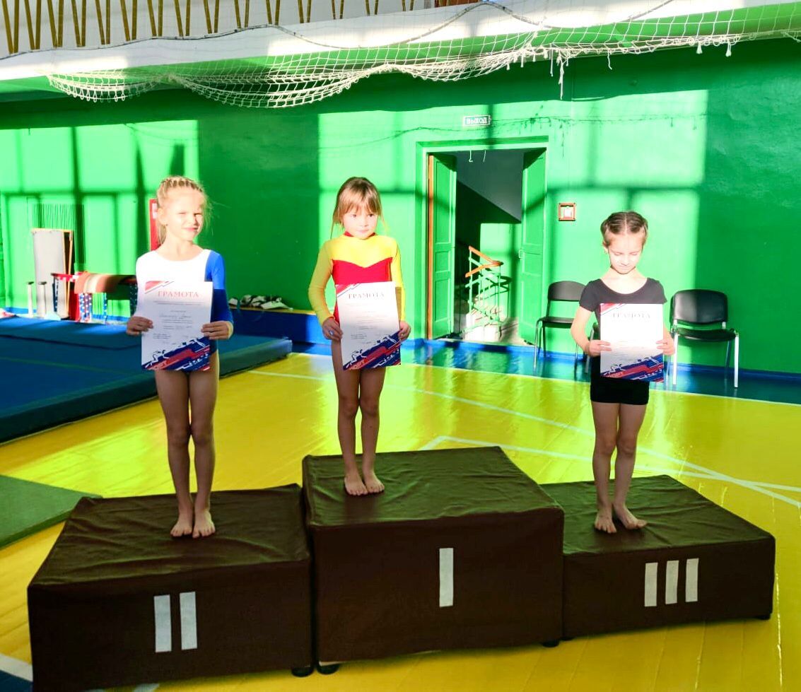 13 декабря 2025 года в спортивном зале СШ им. Героя России В.И. Шкурного прошло открытое первенство города по прыжкам на батуте в дисциплине (прыжки на акробатической дорожке) среди юношей и девушек 13 декабря 2025 года в спортивном зале СШ им. Героя России В.И. Шкурного прошло открытое первенство города по прыжкам на батуте в дисциплине (прыжки на акробатической дорожке) среди юношей и девушек