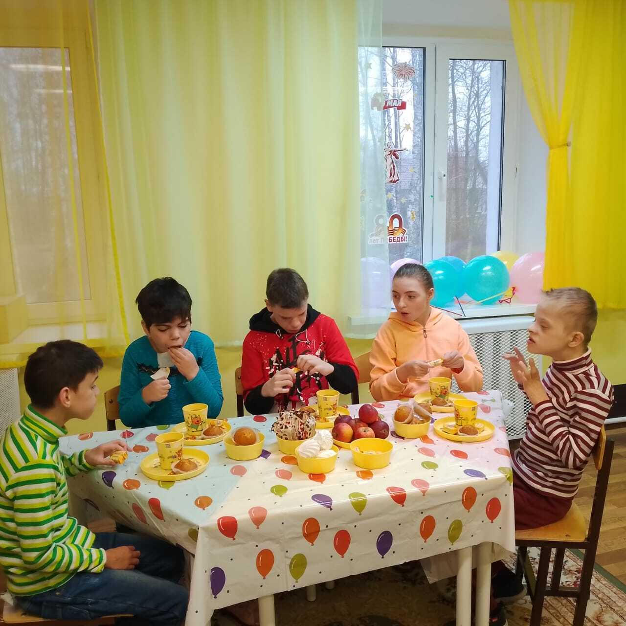 В ГБСУСОН "Дубровский детский дом-интернат для умственно отсталых детей" в группе "Вишенка" прошел тематический досуг "Мы дарим Вам тепло души"