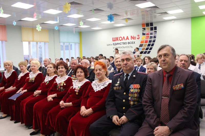 В Брянске в школе № 3 ветеран боевых действий в Северо-Кавказском регионе подполковник внутренней службы в запасе Вячеслав Борисов провел «Урок Мужества» В Брянске в школе № 3 ветеран боевых действий в Северо-Кавказском регионе подполковник внутренней службы в запасе Вячеслав Борисов провел «Урок Мужества»