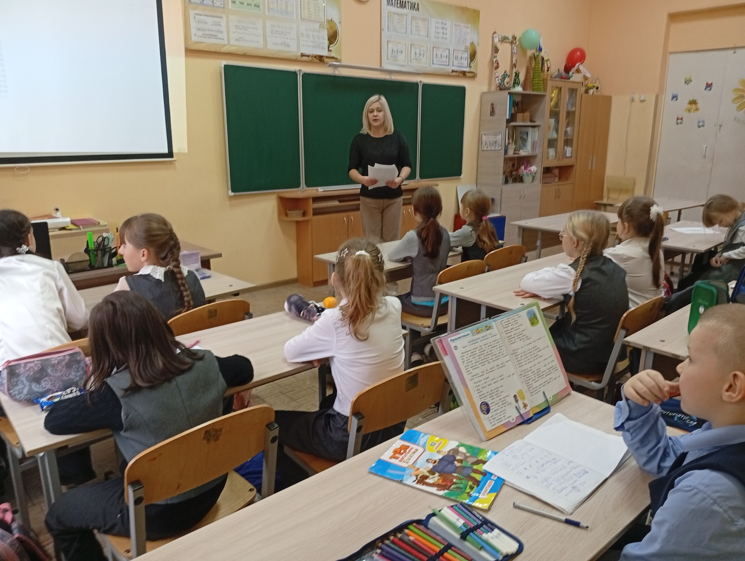 Каждый из нас живёт в обществе, являясь его частью, вполне естественно, что все мы должны придерживаться норм и правил поведения в нём