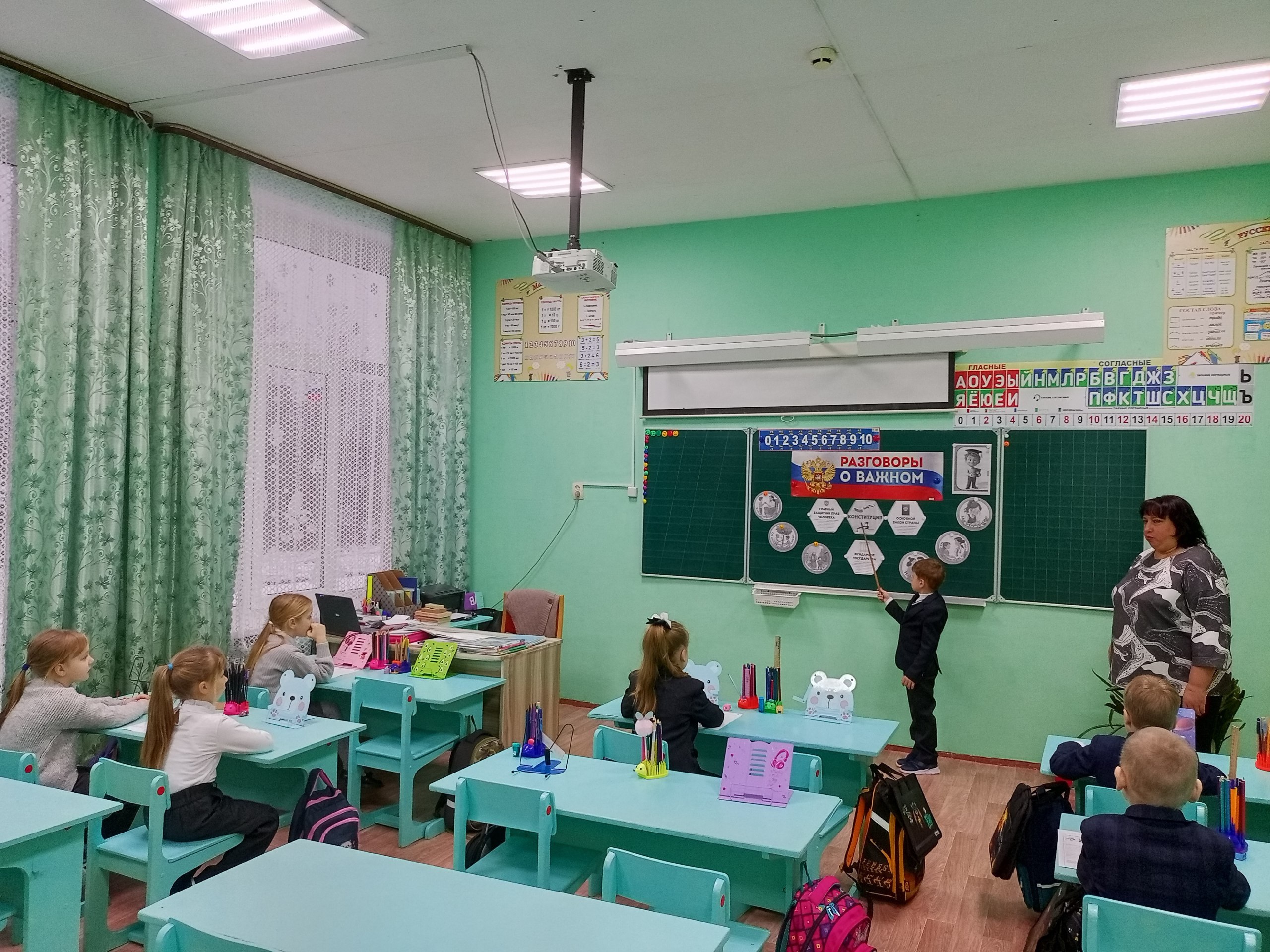 15 декабря 2025 года в МБОУ- Ардонской СОШ проведены разговоры о важном по теме «Закон и справедливость», приуроченные ко Дню Конституции Российской Федерации 15 декабря 2025 года в МБОУ- Ардонской СОШ проведены разговоры о важном по теме «Закон и справедливость», приуроченные ко Дню Конституции Российской Федерации