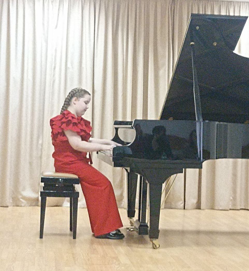 ЯРКИЕ ВПЕЧАТЛЕНИЯ ПОДАРИЛ IV БРЯНСКИЙ ОБЛАСТНОЙ КОНКУРС ИСПОЛНИТЕЛЕЙ НА ФОРТЕПИАНО «ОТ ОСНОВ К СОВЕРШЕНСТВУ», ПОСВЯЩЕННЫЙ 110-ЛЕТИЮ СО ДНЯ РОЖДЕНИЯ СВЯТОСЛАВА РИХТЕРА ЯРКИЕ ВПЕЧАТЛЕНИЯ ПОДАРИЛ IV БРЯНСКИЙ ОБЛАСТНОЙ КОНКУРС ИСПОЛНИТЕЛЕЙ НА ФОРТЕПИАНО «ОТ ОСНОВ К СОВЕРШЕНСТВУ», ПОСВЯЩЕННЫЙ 110-ЛЕТИЮ СО ДНЯ РОЖДЕНИЯ СВЯТОСЛАВА РИХТЕРА