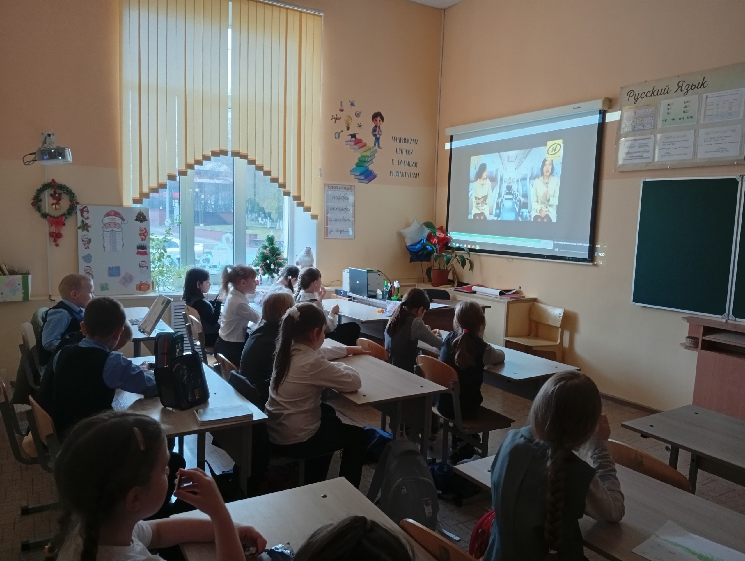 Каждый из нас живёт в обществе, являясь его частью, вполне естественно, что все мы должны придерживаться норм и правил поведения в нём Каждый из нас живёт в обществе, являясь его частью, вполне естественно, что все мы должны придерживаться норм и правил поведения в нём