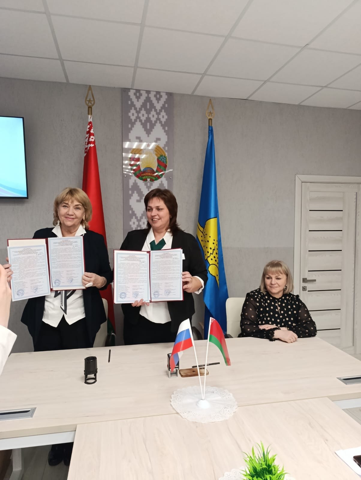 12 декабря 2025 года по приглашению директора гимназии №36 г.Гомель Беридзе Елены Алексеевны в составе директора школы, депутата Клинцовского городского совета народных депутатов Харченко Татьяны Александровны, начальника... 12 декабря 2025 года по приглашению директора гимназии №36 г.Гомель Беридзе Елены Алексеевны в составе директора школы, депутата Клинцовского городского совета народных депутатов Харченко Татьяны Александровны, начальника...