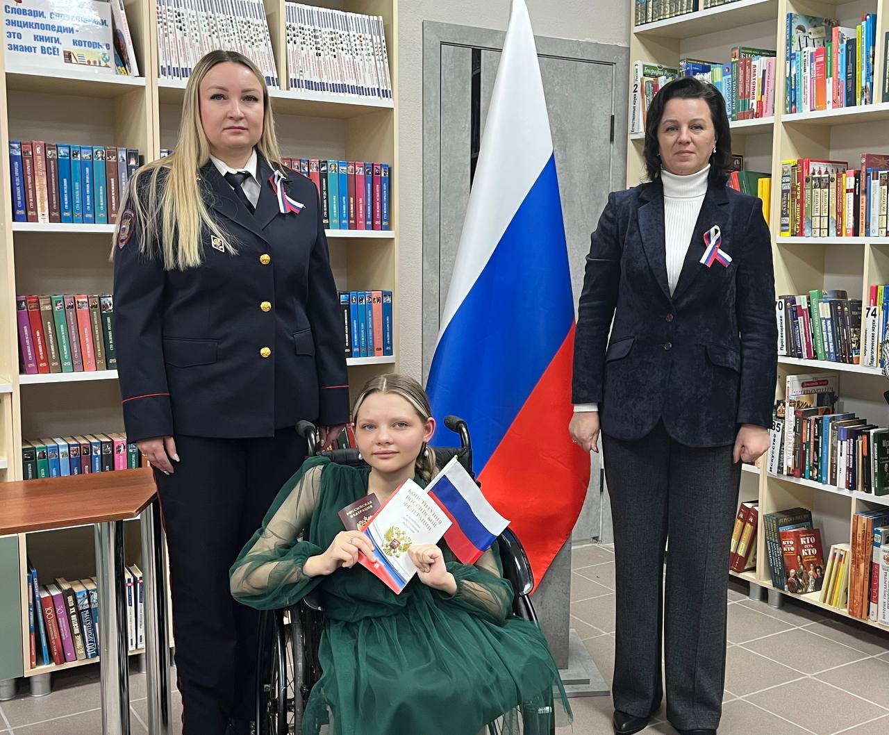 В Клетне в День Конституции России состоялось торжественное вручение паспортов гражданам, достигшим 14-летнего возраста В Клетне в День Конституции России состоялось торжественное вручение паспортов гражданам, достигшим 14-летнего возраста