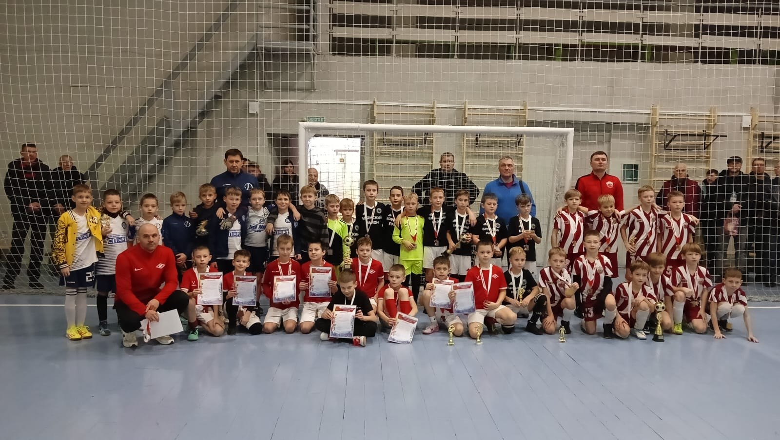 Футболисты Спортивной школы Брянского района стали серебряными призерами городского турнира по мини-футболу, посвященного памяти А.В. Фензелева Футболисты Спортивной школы Брянского района стали серебряными призерами городского турнира по мини-футболу, посвященного памяти А.В. Фензелева