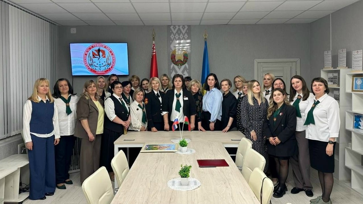 12 декабря 2025 года по приглашению директора гимназии №36 г.Гомель Беридзе Елены Алексеевны в составе директора школы, депутата Клинцовского городского совета народных депутатов Харченко Татьяны Александровны, начальника... 12 декабря 2025 года по приглашению директора гимназии №36 г.Гомель Беридзе Елены Алексеевны в составе директора школы, депутата Клинцовского городского совета народных депутатов Харченко Татьяны Александровны, начальника...