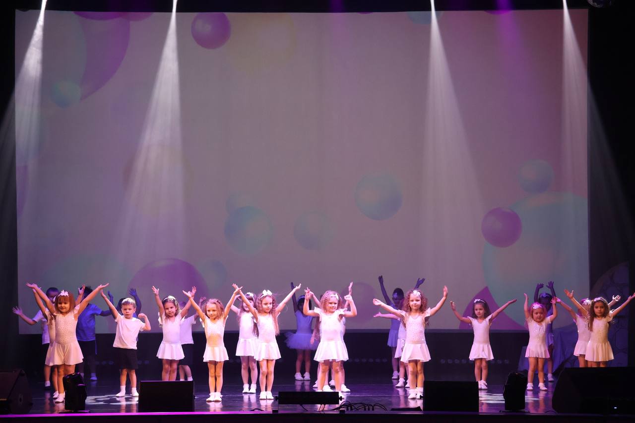 14 декабря во Дворце культуры имени Д.Н. Медведева прошел отчетный концерт студии современного и восточного танца «Импульс» 14 декабря во Дворце культуры имени Д.Н. Медведева прошел отчетный концерт студии современного и восточного танца «Импульс»